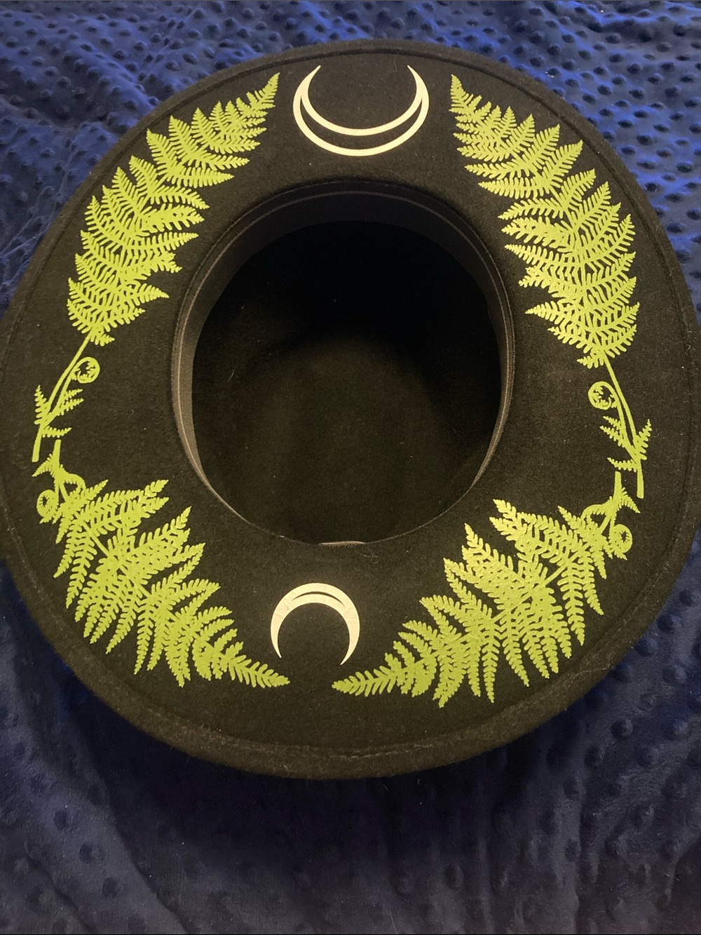 Source Unknown Black Felt Hat with Lime Green Fern & White Crescent